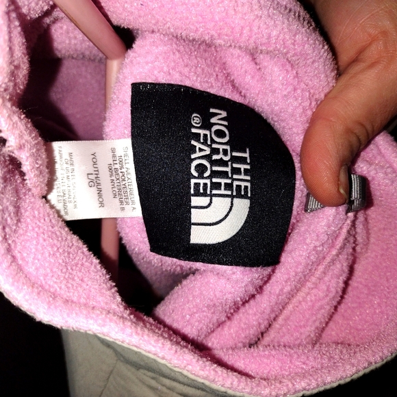 Youth Large Pink Northface jacket - Picture 3 of 3
